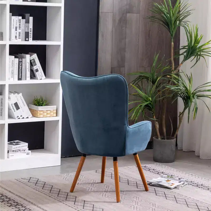 Poltrona Accent Doarnin contemporanea in velluto setoso con bottoni sullo schienale, blu