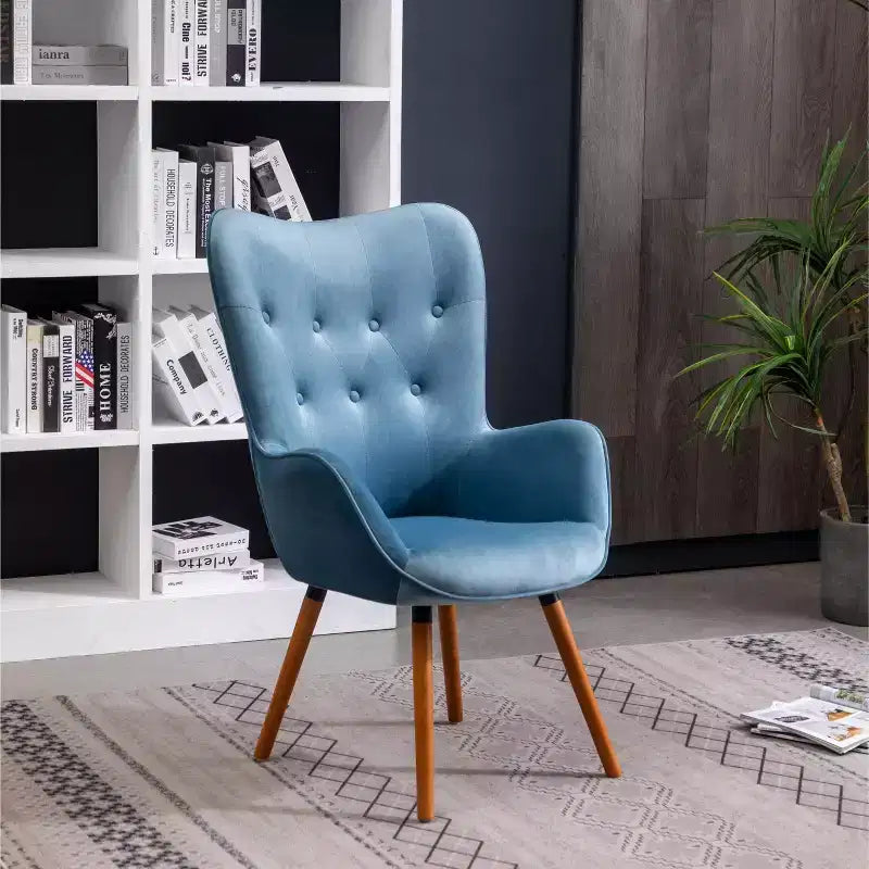 Poltrona Accent Doarnin contemporanea in velluto setoso con bottoni sullo schienale, blu