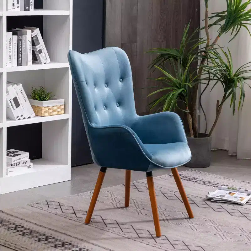 Poltrona Accent Doarnin contemporanea in velluto setoso con bottoni sullo schienale, blu