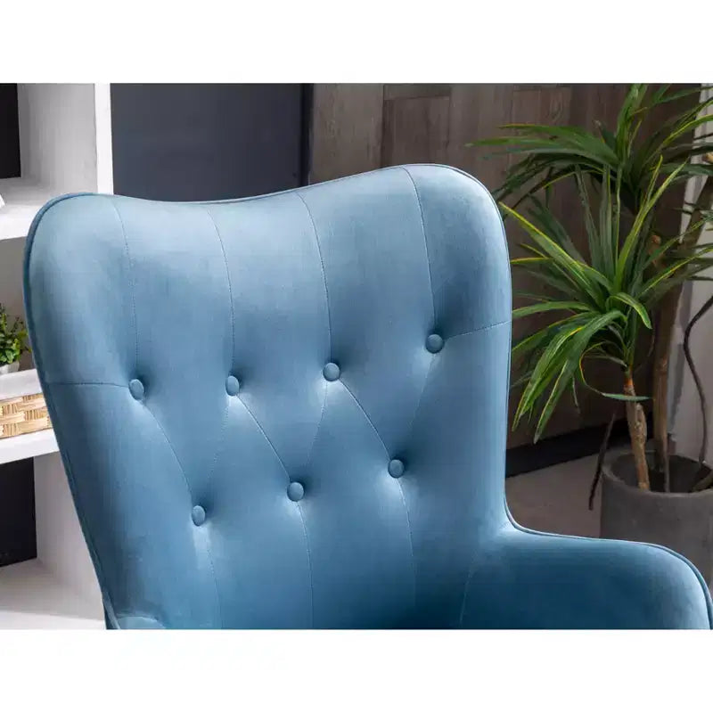 Poltrona Accent Doarnin contemporanea in velluto setoso con bottoni sullo schienale, blu