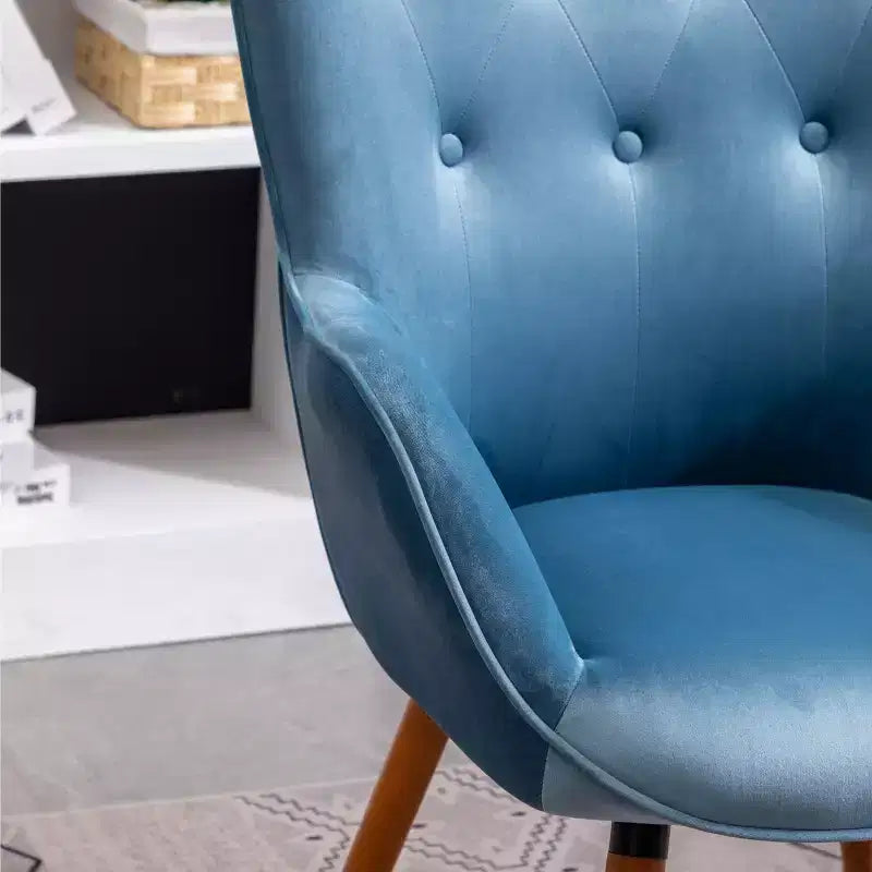 Poltrona Accent Doarnin contemporanea in velluto setoso con bottoni sullo schienale, blu