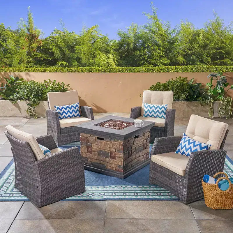 Christopher Knight Home Malvern Set Soggiorno da Esterno 5 Pezzi con Poltrone e Braciere in Vimini con Cuscini