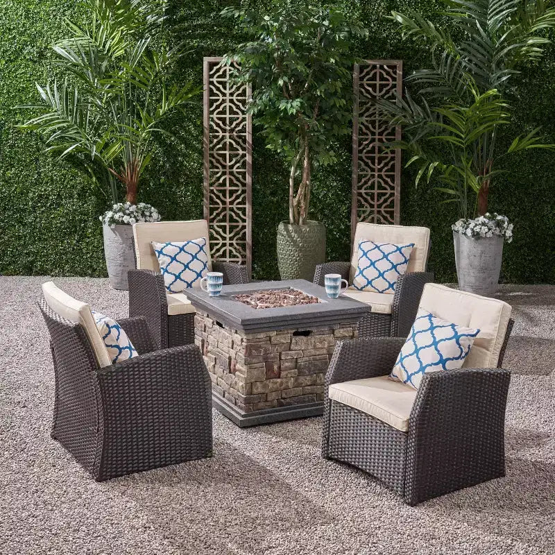 Christopher Knight Home Malvern Set Soggiorno da Esterno 5 Pezzi con Poltrone e Braciere in Vimini con Cuscini
