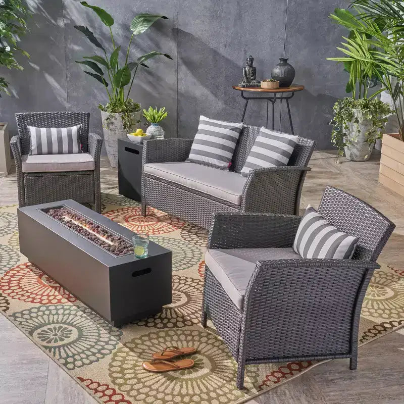 Christopher Knight Home Khaden Set salotto da esterno a 4 posti in vimini con braciere