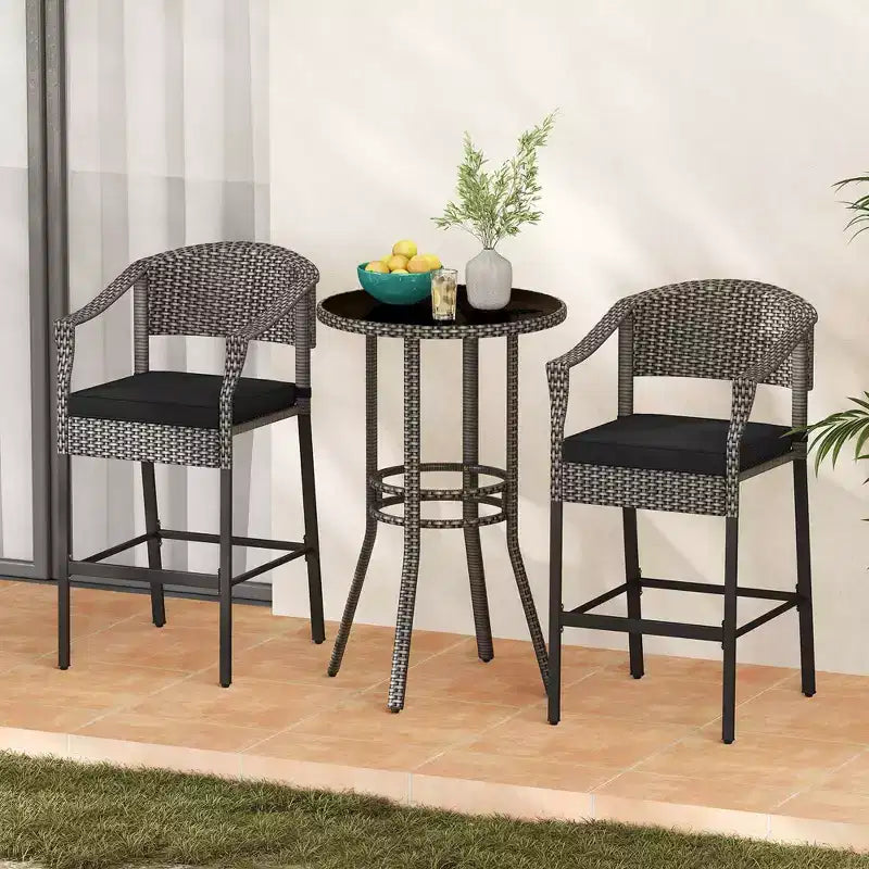Set da Bar in Rattan per Patio Costway 3 Pezzi con Poltrone e Tavolo Rotondo Altezza Bar in Vimini