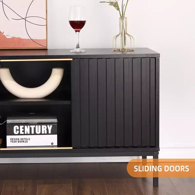 Mobile porta TV Mid Century Modern per TV fino a 65 pollici, mobile TV centro di intrattenimento con ante scorrevoli e vani portaoggetti per soggiorno camera da letto, nero