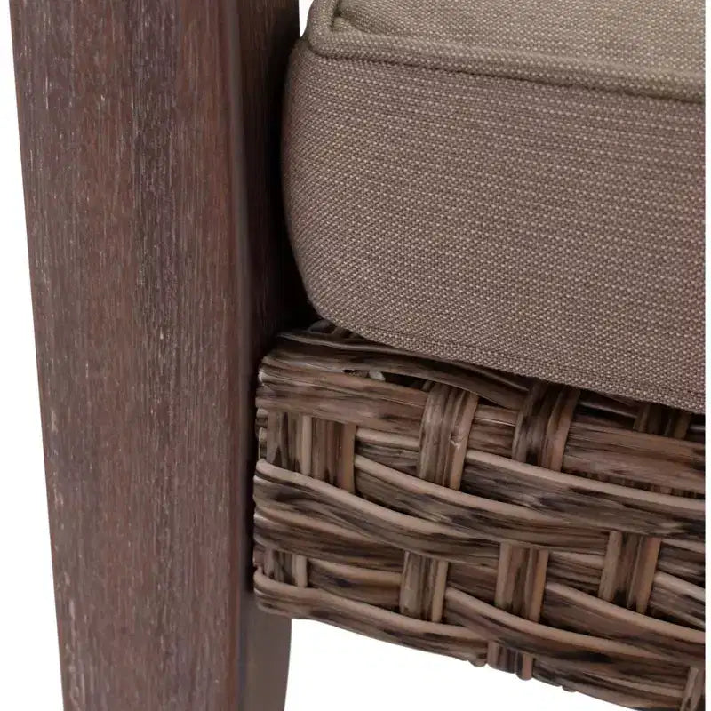 Courtyard Casual Bridgeport II Set Lounge 3 pz include: Due poltrone e un tavolino