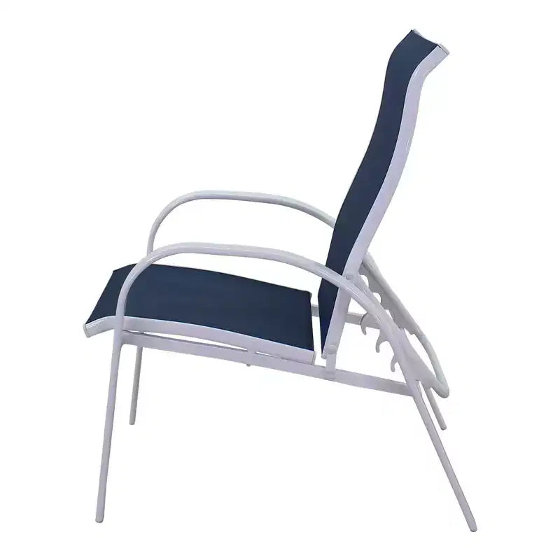 Set di 5 sedie reclinabili da esterno Courtyard Casual Santa Fe con poggiapiedi Include due sedie reclinabili in tessuto e due poggiapiedi in tessuto e un tavolino