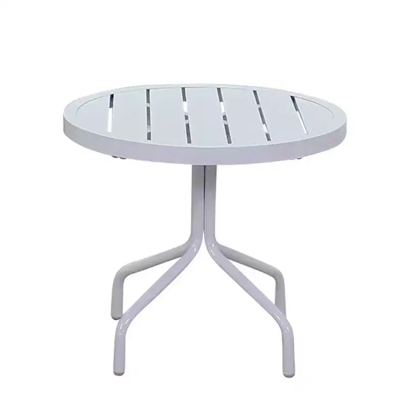 Set di 5 sedie reclinabili da esterno Courtyard Casual Santa Fe con poggiapiedi Include due sedie reclinabili in tessuto e due poggiapiedi in tessuto e un tavolino