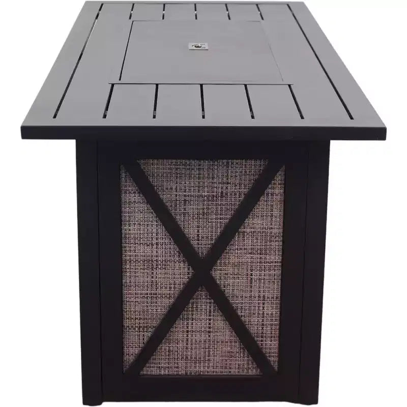 Set da 5 pezzi con tavolo fuoco rettangolare e sedie a dondolo girevoli in vimini Courtyard Casual Santa Fe Include un tavolo fuoco rettangolare e quattro sedie a dondolo girevoli in vimini