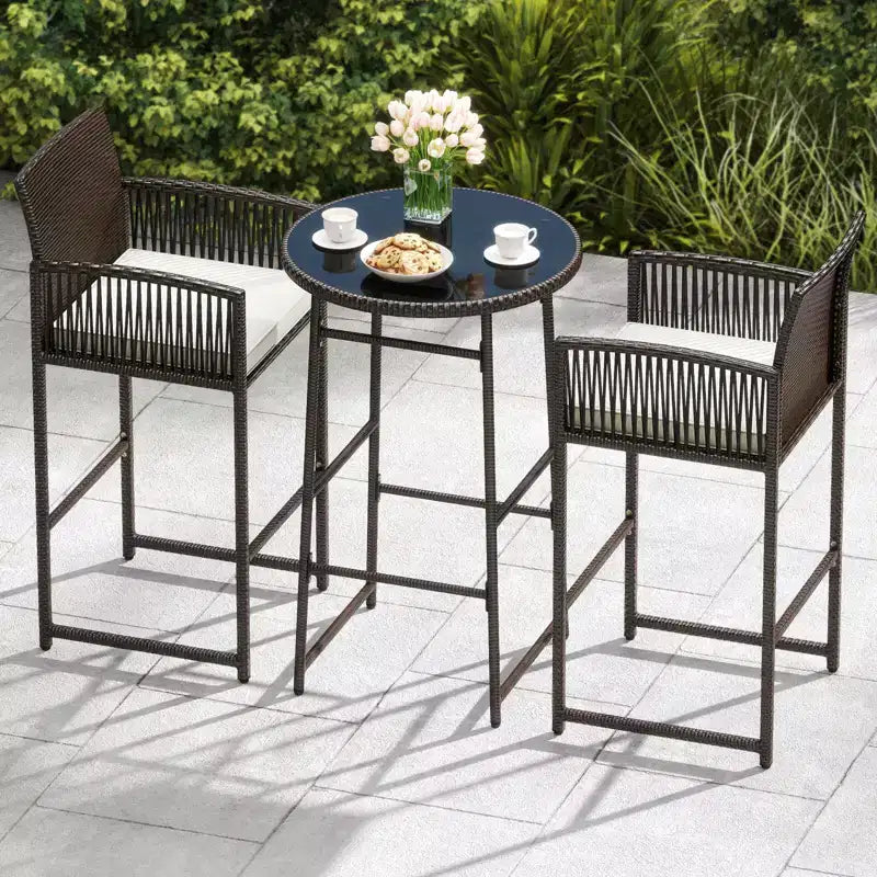 Costway Ensemble de Bar de Jardin 3 Pièces en Rotin avec 2 Coussins de Siège et Plateau en Verre pour Cour Arrière