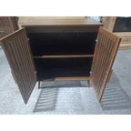 Okak Accent Cabinet, Credenza con quattro ante intagliate, Armadietto per Cucina, Sala da Pranzo, Ingresso