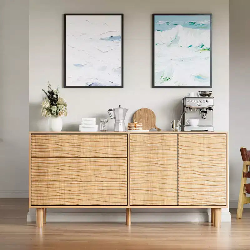 COZONY 61 Buffet credenza moderno di metà secolo, mobile in legno naturale con 3 cassetti e 2 ante, design con scanalature ondulate e ripiano regolabile