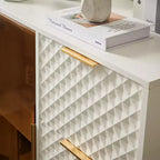 Mobile contenitore Okak Modern Carved con anta in vetro temperato, mobile laterale con piedini in metallo regolabili, mobile credenza per soggiorno