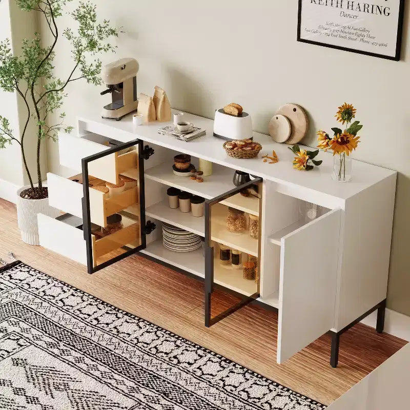 Mobile credenza da caffè da 63 pollici con contenitore, mobile buffet con 3 cassetti, isola cucina bianca stile fattoria con tavolo credenza a 2 ante in vetro per sala da pranzo e cucina