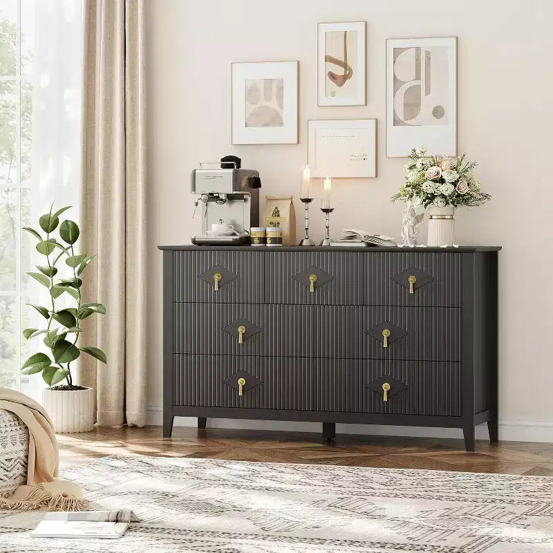 Comò per camera da letto con 7 cassetti, comò moderno largo 137 cm con maniglie in metallo, porta TV, cassettiera in legno per camera da letto