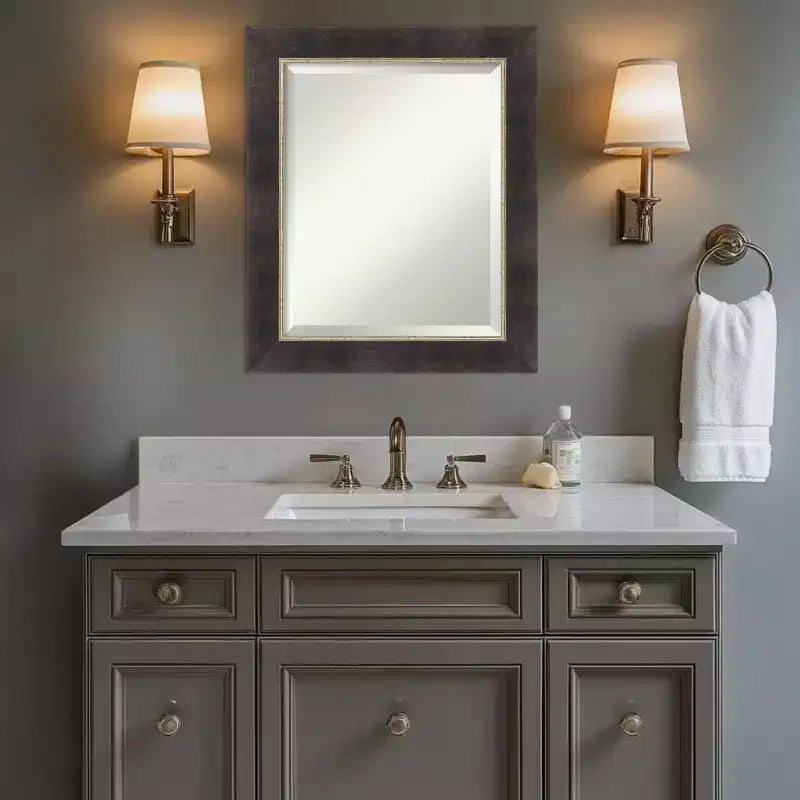 Specchio da parete per bagno Amanti Art Odin, in bronzo antico, con cornice in legno smussato