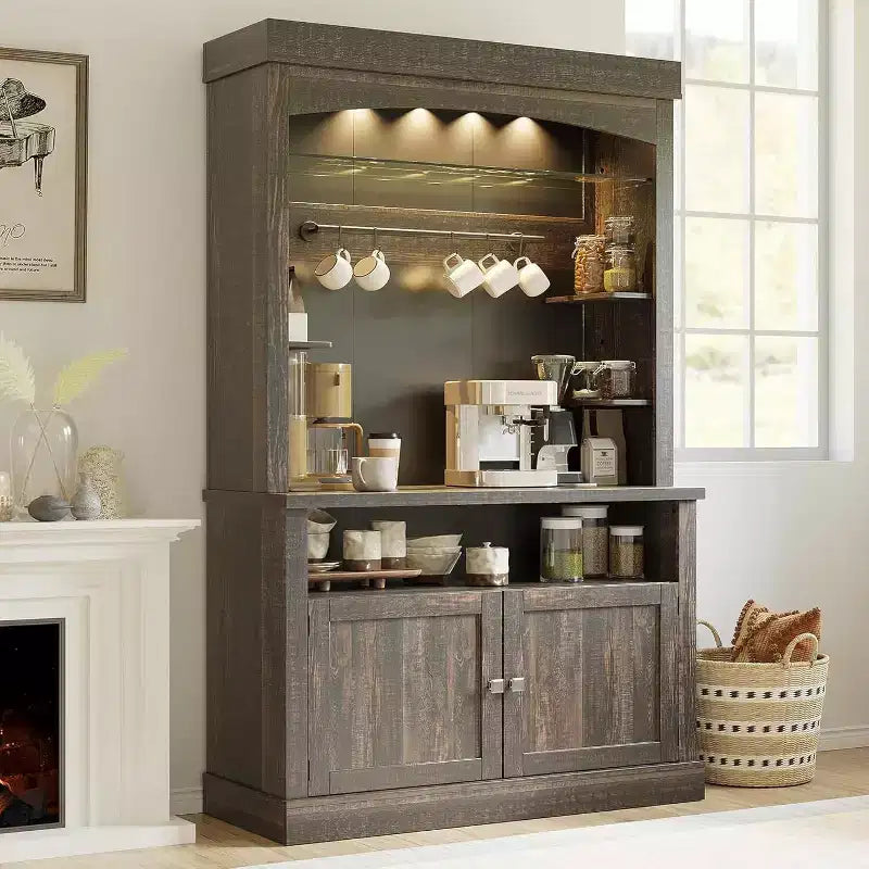 Armadietto da Bar per Caffè Alto 183 cm, Buffet con Vano Contenitore, Credenza da Cucina Stile Fattoria, Mobile Alto per Caffè con Ripiano per Microonde/Portabottiglie/Mensola in Vetro