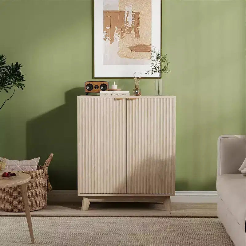 Buffet bas avec rangement et 2 portes, à cannelures