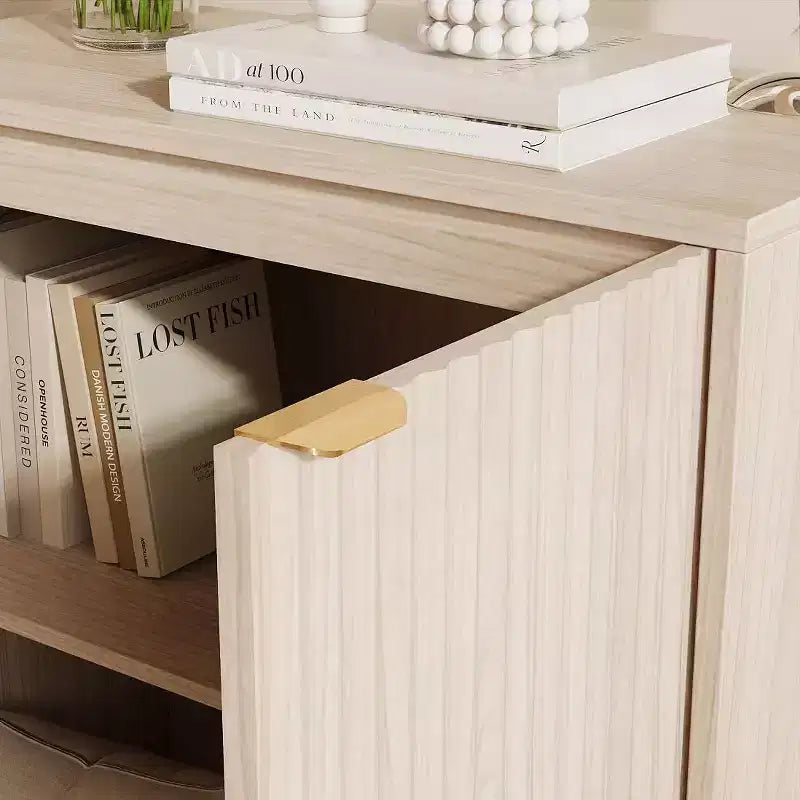 Buffet bas avec rangement et 2 portes, à cannelures