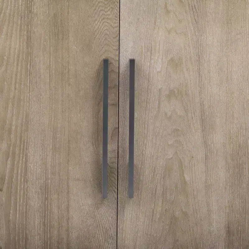 Buffet/armoire de rangement en bois avec deux poignées métalliques et deux portes, adapté aux couloirs, aux entrées et aux salons.