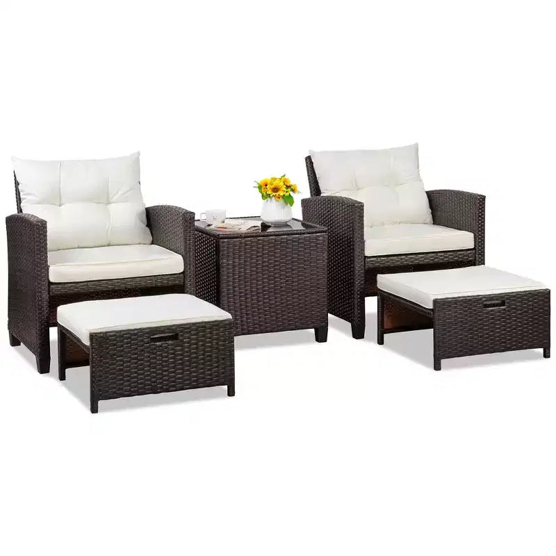 Celebalcony Set da 5 Pezzi di Mobili da Esterno, Set da 2 Sedie da Patio in Rattan Vimini PE con Cuscini Poggiapiedi e Tavolino in Vetro per Veranda Giardino Bianco Sporco