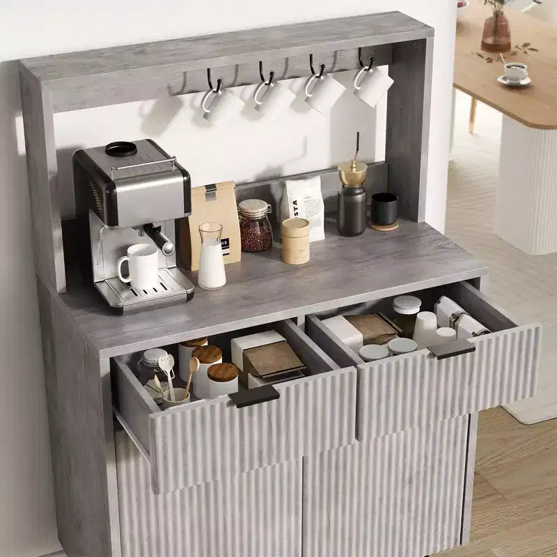 Credenza a buffet scanalata con contenitore, mobile bar moderno con ripiani regolabili e 2 cassetti, tavolo consolle da buffet in legno per sala da pranzo/soggiorno