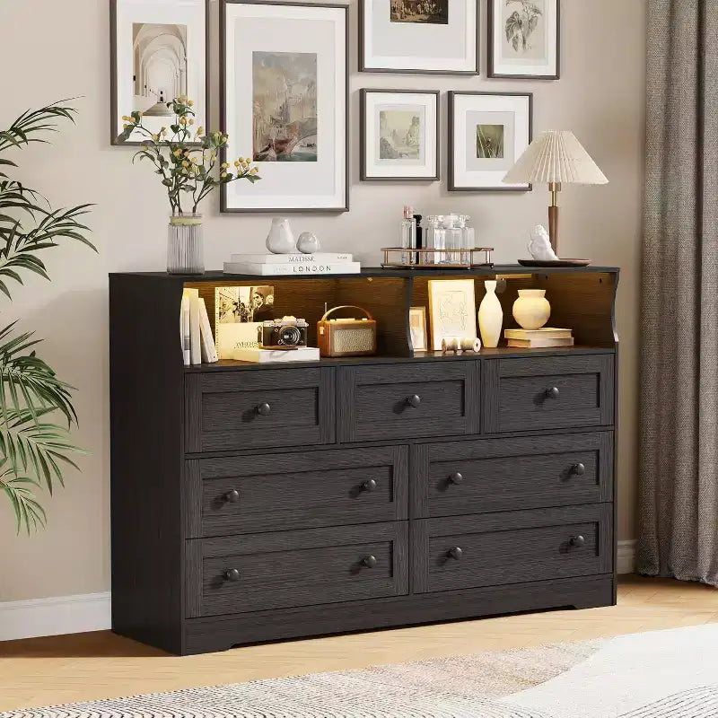 Commode indépendante, chiffonnier à 7 tiroirs avec LED, 2 compartiments ouverts et station de charge, organisateur de rangement pour chambre, entrée, chambre d'enfant