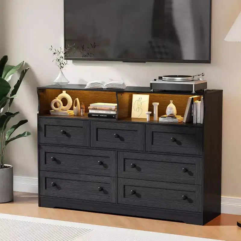 Commode indépendante, chiffonnier à 7 tiroirs avec LED, 2 compartiments ouverts et station de charge, organisateur de rangement pour chambre, entrée, chambre d'enfant
