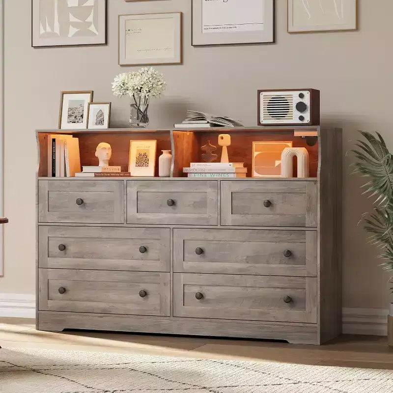 Commode indépendante, chiffonnier à 7 tiroirs avec LED, 2 compartiments ouverts et station de charge, organisateur de rangement pour chambre, entrée, chambre d'enfant
