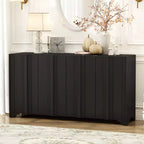 Squisita credenza a quattro ante, impreziosita da intricati abbellimenti lineari e lussuosi elementi di design in multistrato di pino impiallacciato nero