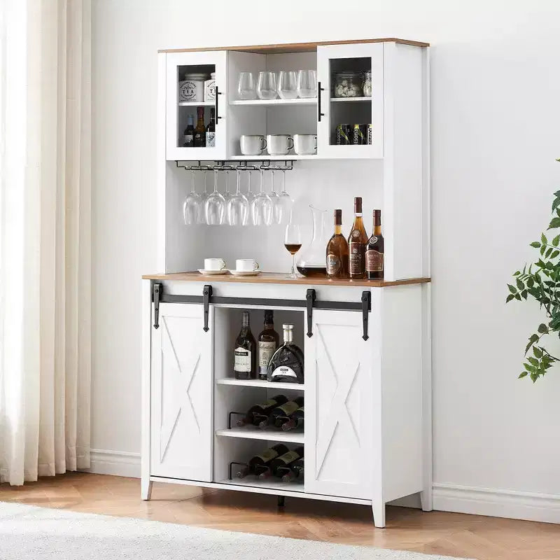 Mobile bar da fattoria con anta scorrevole a granaio, credenza rustica da 70 pollici con portabottiglie e portabicchieri per cucina, sala da pranzo o angolo bar