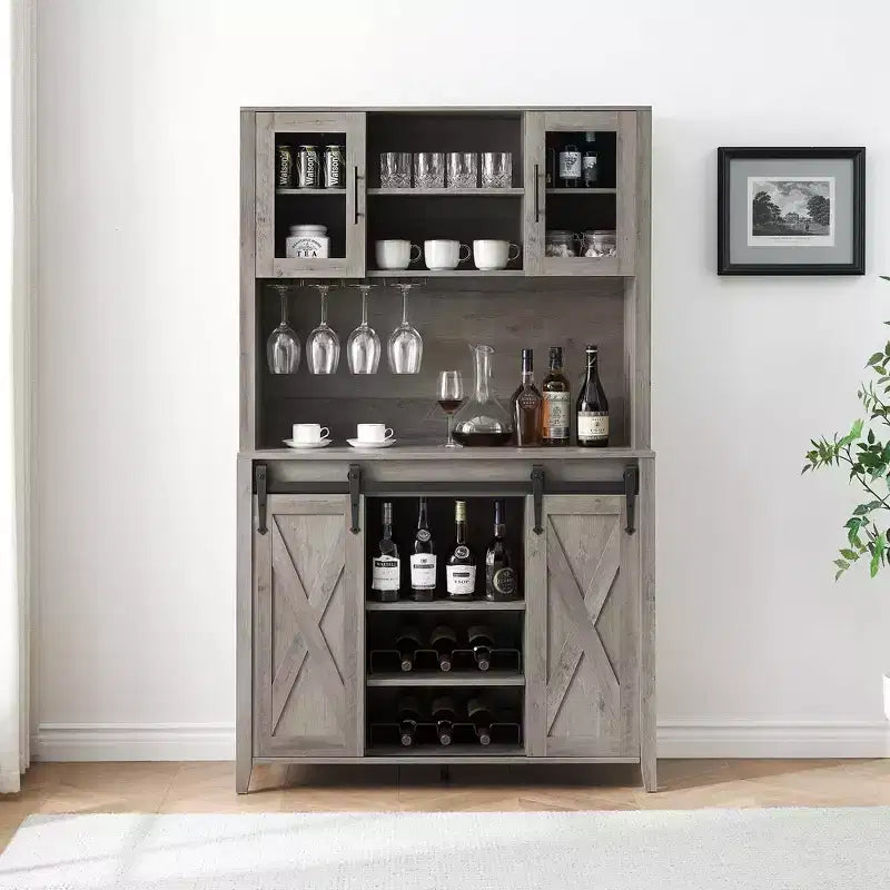 Mobile bar da fattoria con anta scorrevole a granaio, credenza rustica da 70 pollici con portabottiglie e portabicchieri per cucina, sala da pranzo o angolo bar