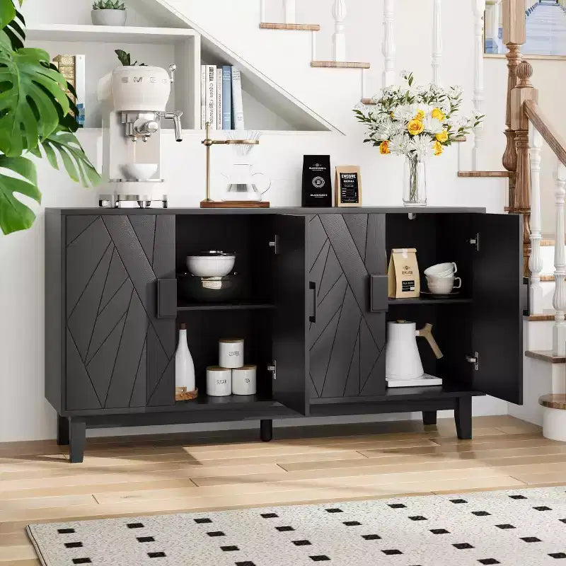 Credenza moderna nera a buffet da 55", mobile a 4 ante in legno ingegnerizzato con motivo geometrico astratto e gambe in legno massello - Panipeachy
