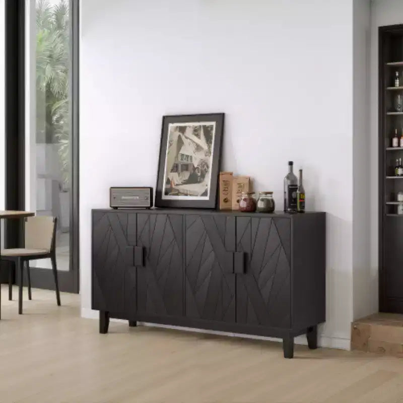 Credenza moderna nera a buffet da 55", mobile a 4 ante in legno ingegnerizzato con motivo geometrico astratto e gambe in legno massello - Panipeachy