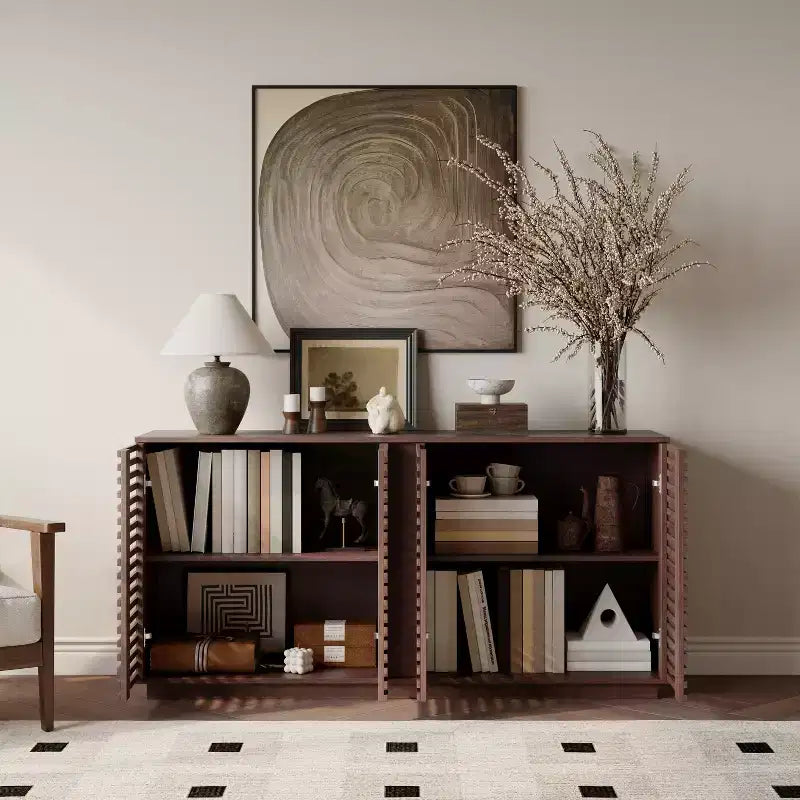 Credenza a 4 ante, mobile contenitore da 60 pollici con ante a griglia a strisce e ripiano regolabile, credenza moderna autoportante