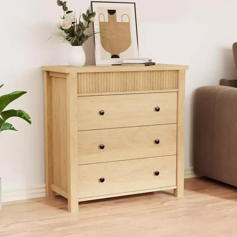 Comodino con 3 cassetti, Tavolino scanalato in legno per camera da letto, Legno naturale
