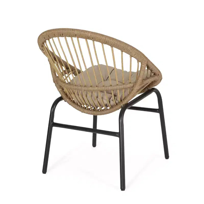 Set Salotto da Giardino Loic Farmhouse Christopher Knight Home in Ferro con Design in Rattan PE e Tavolino da Bistrò a Doghe in Acacia