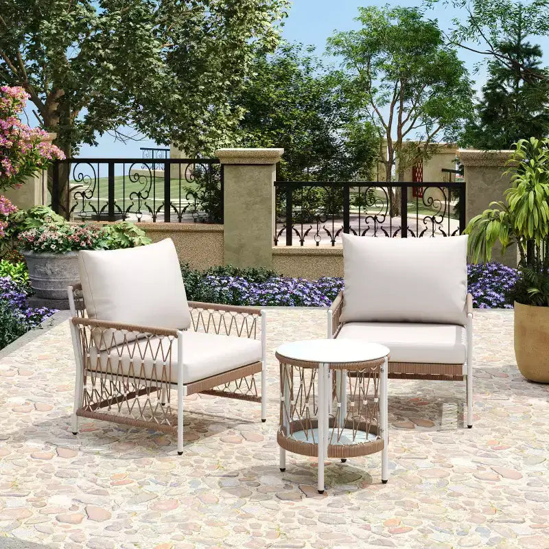 Set di mobili da patio Boho da 3 pezzi con 2 sedie a sdraio e tavolino con ripiano in vetro, set da conversazione per esterni per cortile o bordo piscina-Panipeachy