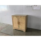 Credenza/Buffet in Rattan, Mobile Contenitore da 59" con 4 Ante, Ripiano Fisso e Maniglie in Metallo