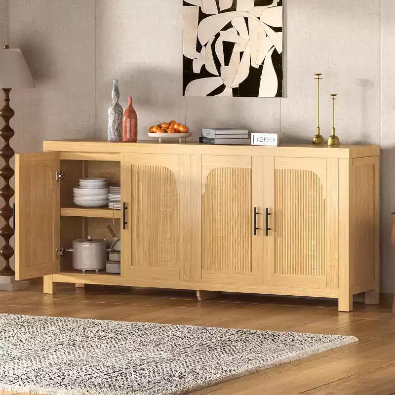 Bahut de 180 cm, quatre portes, avec cadre en creux et étagères réglables.