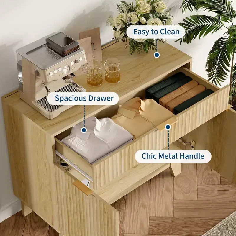 Credenza con ante scanalate e cassetti, con ripiani regolabili, Mobile contenitore per sala da pranzo, per soggiorno