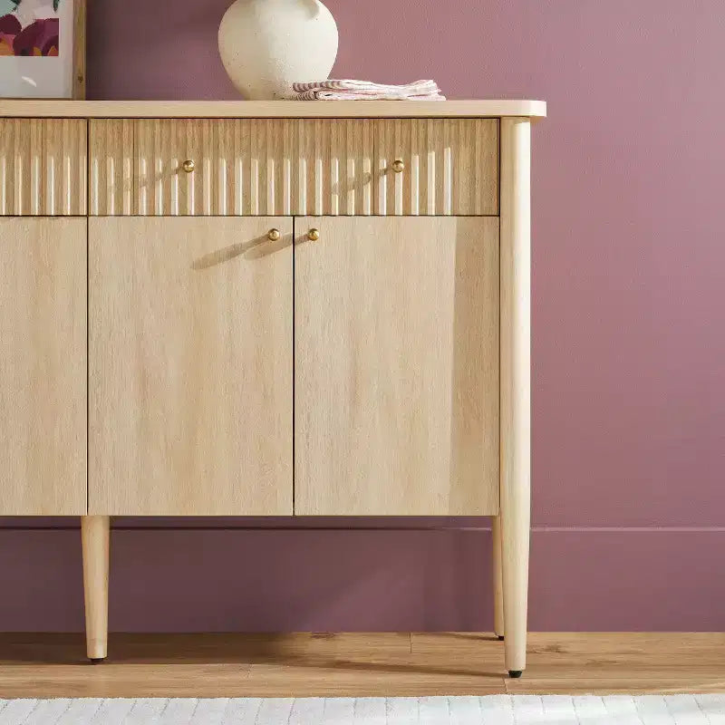 Buffet de salle à manger en bois cannelé moderne de 58 po avec rangement, assemblage facile