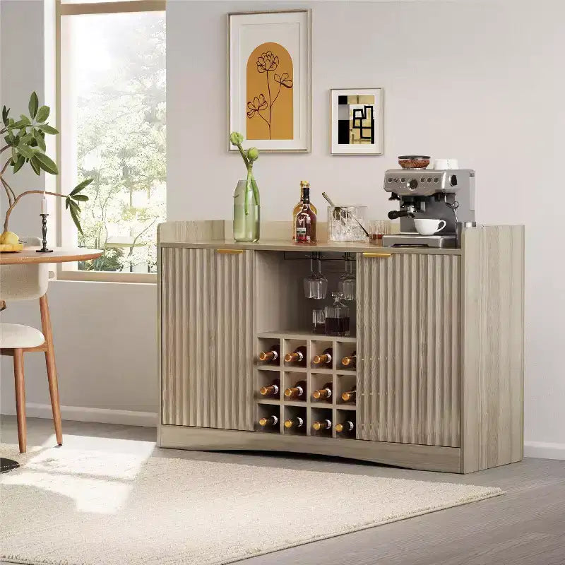 Mobile credenza moderno da 47 pollici con 9 portabicchieri, 12 portabottiglie, design scanalato, 2 ante, per sala da pranzo e soggiorno