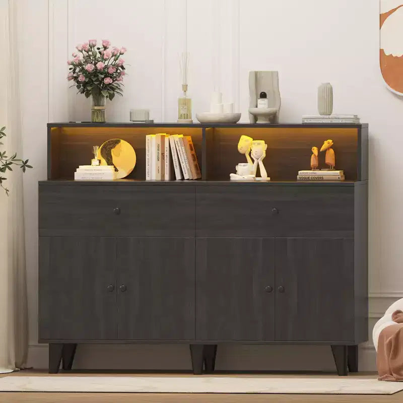 Mobile Bar Caffè da 120 cm con Prese di Corrente, Credenza Buffet con 2 Cassetti, 4 Ante e Scaffali