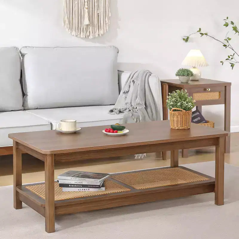 Bekrvio 47.2'' Table Basse Bohème Mid-Century, Table Centrale Rectangulaire Rustique à 2 Niveaux en Bois avec Pieds en Bois et Étagère en Rotin, pour Salon