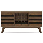 Credenza WyndenHall Wright con portabottiglie, finitura marrone invecchiato rustico