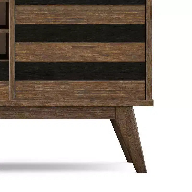 Credenza WyndenHall Wright con portabottiglie, finitura marrone invecchiato rustico