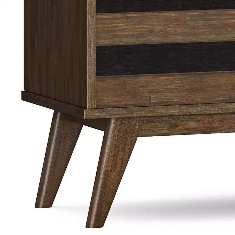 Credenza WyndenHall Wright con portabottiglie, finitura marrone invecchiato rustico