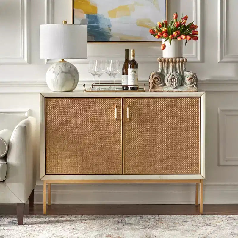Madia Buylateral Lati con ante in rattan, Bianco Antico/Naturale: Credenza in stile Glam, Mensole Regolabili